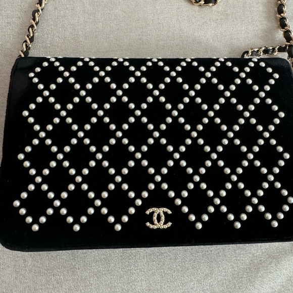 Chanel Pearl Diamond Embellished Wallet On Chain WOC Black - Picture 9 of 10